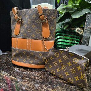 VVGC Authentic RARE Vintage LV Marais Bucket Bag with Kiss lock Pouch